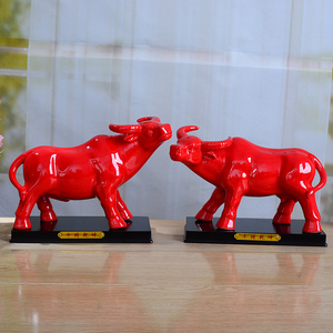 陶瓷牛摆件风水招财镇宅红色公牛母牛一对家居装饰品水牛年吉祥物