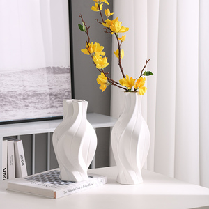 现代简约风高档艺术线条花瓶黑色样品间陶瓷花瓶摆件客厅插花亮釉