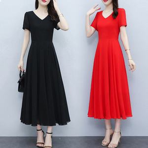 中年妈妈遮肚子红色连衣裙夏季2023新款韩版宽松大码显瘦长裤裙子