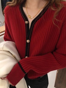本命年新年红色v领毛衣开衫女秋冬小香风复古撞色针织外套上衣厚