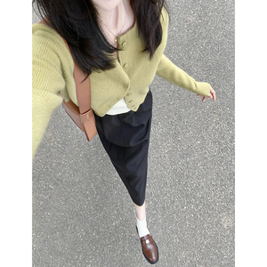 韩系温柔风圆领针织开衫女秋季2023新款时尚修身短款长袖毛衣外套