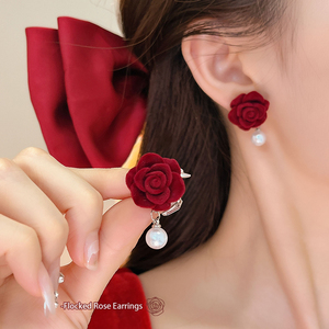红色玫瑰花耳钉女小众设计感珍珠耳夹无耳洞2023新款秋季高级耳饰