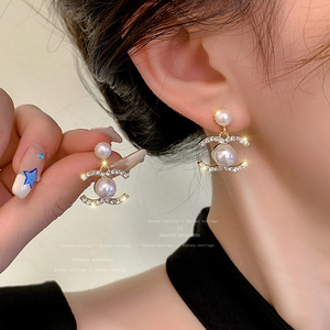 小香风双c珍珠耳环小众设计高级感耳钉轻奢气质2023年新款潮耳饰