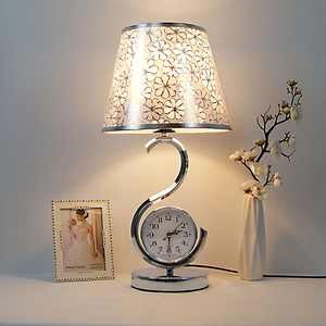 带钟表台灯卧室床头灯现代简约创意浪漫天猫精灵台风书房欧式台灯