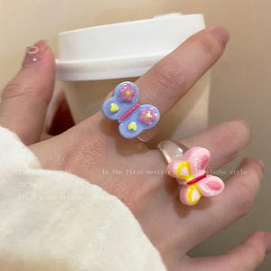 多巴胺奶油色小蝴蝶树脂戒指女夏季可爱甜美食指戒小众设计食指环