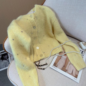 重工钉珠毛衣女春季慵懒短款鹅黄色针织开衫外套高级感超好看上衣
