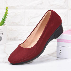 新款老北京布鞋女鞋坡跟妈妈单鞋套脚浅口透气工作鞋职业红色布鞋