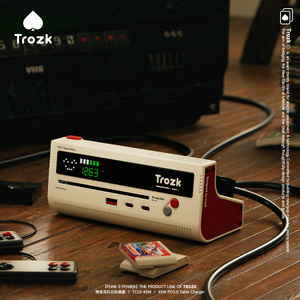 特洛克Trozk经典红白机插座朋克复古快充插排多功能充电器Type-C双USB适用苹果iphone安卓华为小米