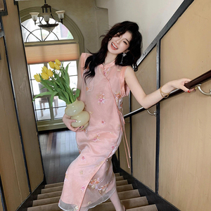 新中式国风气质高级感超好看高端精致粉色刺绣改良旗袍连衣裙夏季