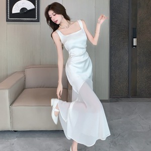 白色缎面宽吊带连衣裙女夏季法式纯欲鱼尾礼服裙高级感修身包臀裙