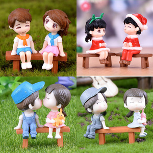 卡通人偶摆件情侣公仔结婚男孩女孩坐姿小板凳迷你树脂小摆件娃娃