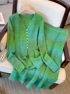 绝美绿色新款套装女渐变毛衣外套茶系搭配一整套长裙高级两件套潮