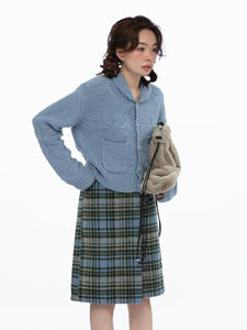 PABO笨狗奶奶织的复古提花雾蓝娃娃领针织毛衣短款单排扣开衫外套