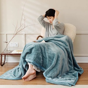 夏季薄款珊瑚绒毛毯被子法兰绒小毯子午睡空调毯羊羔绒沙发毯盖毯