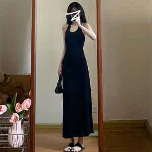 黑色挂脖连衣裙子女夏季2024新款法式设计感小众修身气质吊带长裙