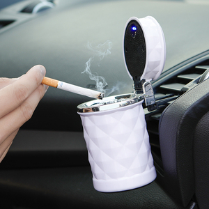 创意多功能汽车用烟灰缸悬挂式带盖LED灯车内通用个性车载烟灰缸