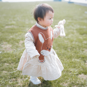 一岁女宝宝春装半兔子衣服套装韩版马甲连衣裙学院风两件套灯芯绒