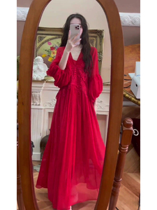 海边度假红色沙滩裙2024夏款女装高端精致法式复古仙气宽松连衣裙