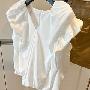 欧洲站设计感小众皱褶无袖V领背心2024新款休闲时尚短款上衣女夏