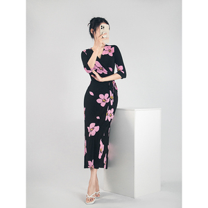 QUEEN DVF RIXO原创新品粉色梅花裹身长裙气质显瘦时尚黑色连衣裙