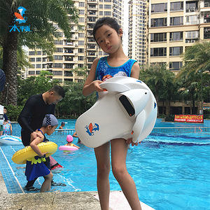 儿童游泳训练电动漂浮板水下手持推进器小鲨鱼冲浪板水上动力滑板
