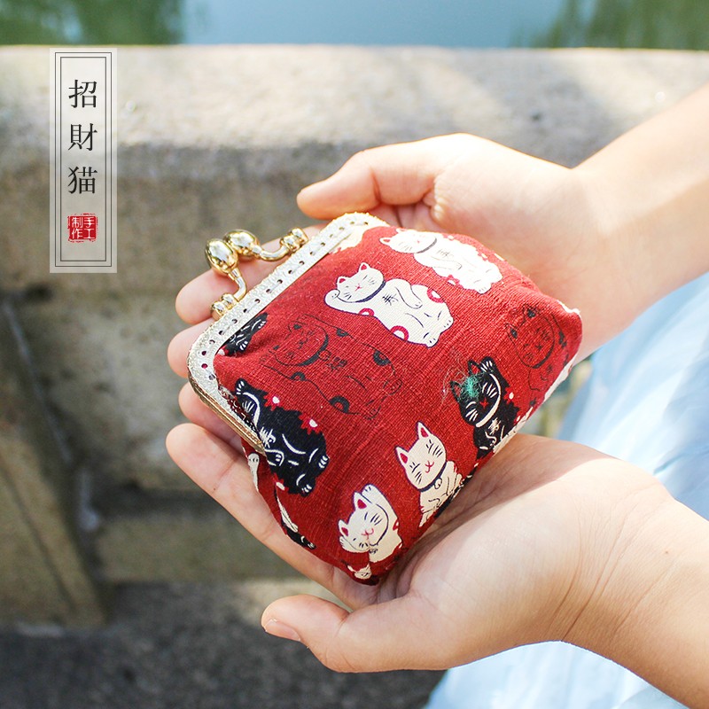 新品日式a小猫咪设计零小搭和风包扣硬币包迷你钱包。
