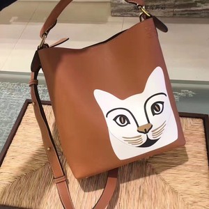 天彩代购LOEWE罗意威 新款焦糖色猫咪水桶包单肩斜跨手提女士包包