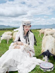 绝美新疆少女民族风服装牧羊少女维吾尔族云南大理旅拍写真摄影服
