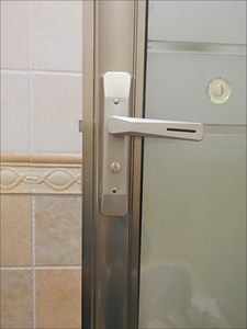 .加厚钛镁合金铝合金门卫生门锁洗手间带钥匙厨房厕所门锁110孔距