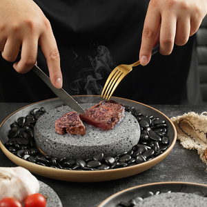 创意火山石餐具商用火焰牛扒岩石烤肉日韩料理意境菜特色石头盘子