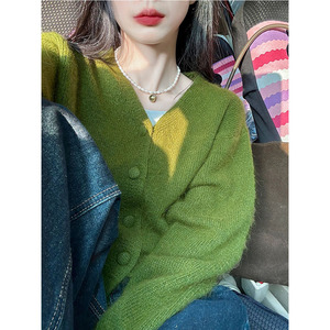 韩版绿色毛绒毛衣女装秋冬季复古v领针织开衫外套短款气质上衣ins