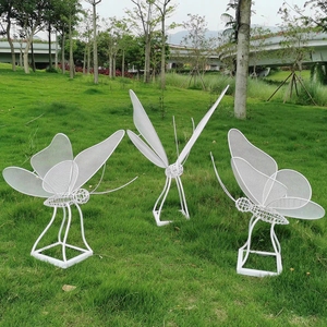 定制不锈钢铁艺蝴蝶雕塑公园小区草坪发光镂空金属动物蜻蜓摆件
