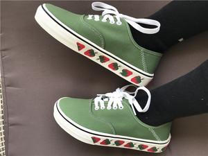 休闲万斯帆布鞋小红书同款绿色小草莓印花低帮男女滑板鞋情侣款鞋