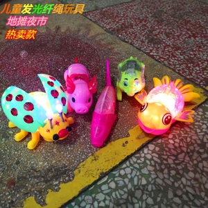 新款电动七彩发光金鱼闪光音乐瓢虫万向牵绳儿童夏季夜晚广场玩具