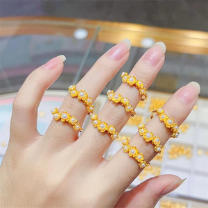 镶嵌珍珠朵朵桃花戒指女黄金五瓣花小花朵可调节高级感指环送女友