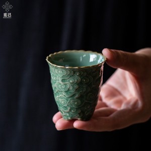 觅己越窑青瓷浮雕祥云主人杯中式复古茶杯家用陶瓷功夫茶具品茗杯