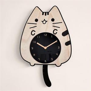 2024新款猫咪摇尾巴挂钟木质卡通墙上静音时钟儿童房卧室创意钟表