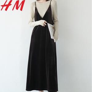 HM春秋季法式气质垂感丝绒吊带裙新款连衣裙女装设计感V领中长裙