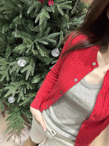 Yvonne Casual 小标红色圣诞战袍羊毛开衫毛衣女麻花针织衫上衣