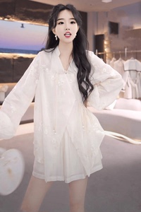 舟月时尚设计师款渐变丁达尔风春夏白色上衣短裤新中式国风套装女