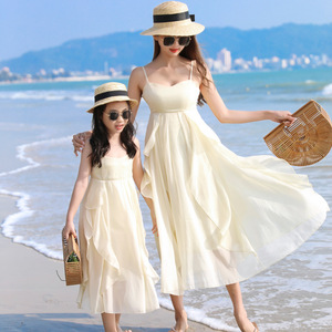 海边亲子母女装吊带连衣裙2023新款夏装洋气韩版三亚度假沙滩裙子