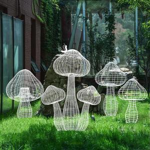 不锈钢铁艺镂空蘑菇雕塑仿真网格动物发光摆件户外公园林小区装饰