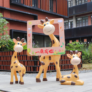 户外卡通动物长颈鹿相框打卡雕塑景区公园幼儿园网红动物小鹿摆件