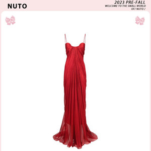 NUTO 法式性感褶皱红色吊带连衣裙高级感质感晚礼服度假长款裙子