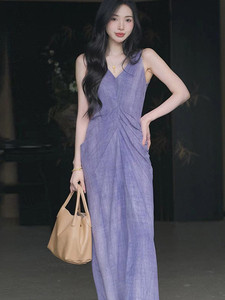 夏季新款国风新中式无袖紫色连衣裙女褶皱收腰显瘦设计感V领长裙