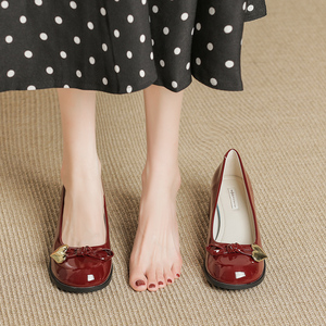 红色小皮鞋法式复古圆头玛丽珍女2023新款高跟女鞋子粗跟四季婚鞋