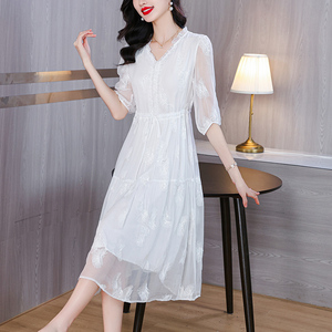 高级感刺绣白色短袖连衣裙女夏装2024新款夏季气质中长款雪纺裙子