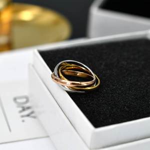 三环相扣钛钢戒指 镀14K玫瑰金彩金男女款对戒指食指保色指环