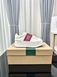 Valentino/华伦天奴女鞋 2024新款V家经典铆钉松糕厚底运动小白鞋