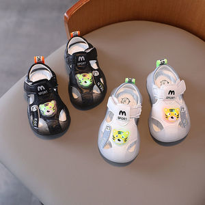 儿童宝宝鞋子新款夏季防滑婴儿学步鞋软底小童闪光灯卡通包头凉鞋